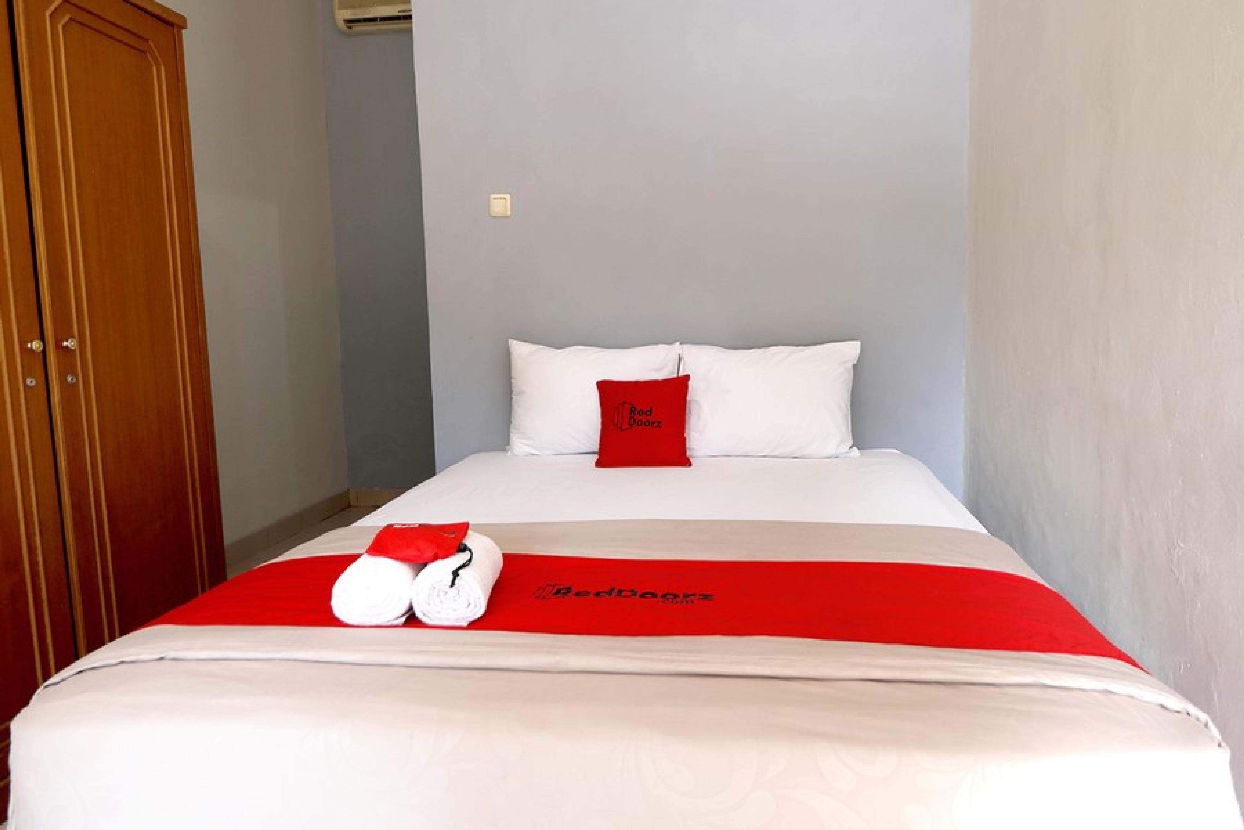 Reddoorz Plus @ Karet Pedurenan 3 Jakarta Exterior photo